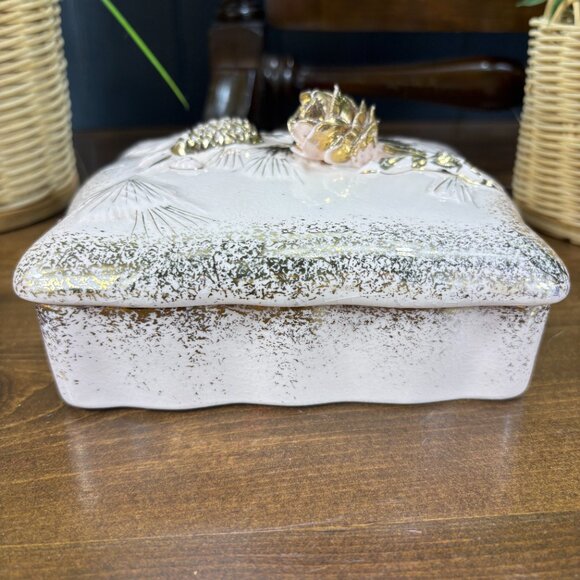 Vintage Lefton Trinket Box Soft Pink and Gold Glazed Ceramic Jewelry Box - Picture 5 of 14